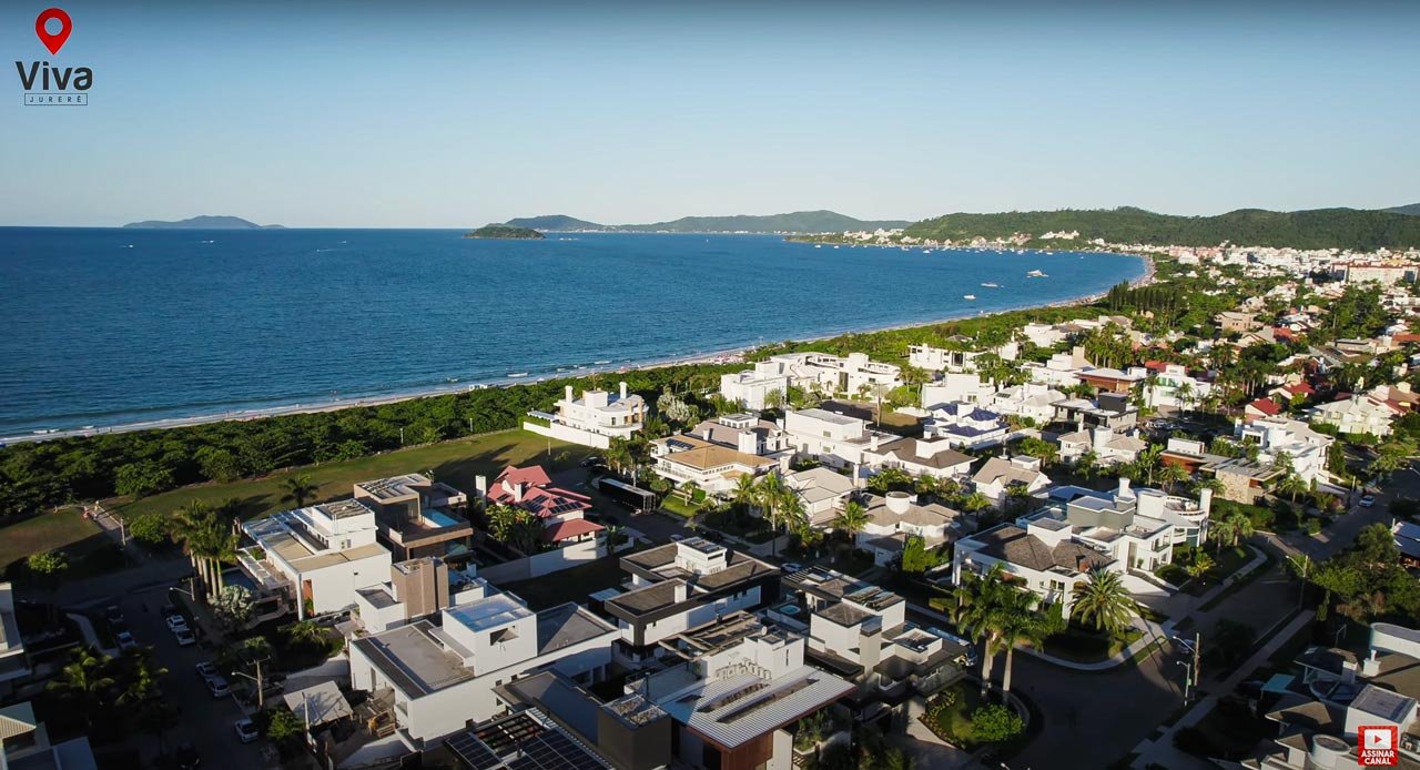 Vista aérea da praia de jurere e jurere internacional em florianopolis santa catarina